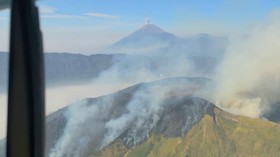 Kawasan Gunung Bromo di Taman Nasional Bromo Tengger (TNBTS) kembali dilanda kebakaran hutan dan lahan (karhutla).