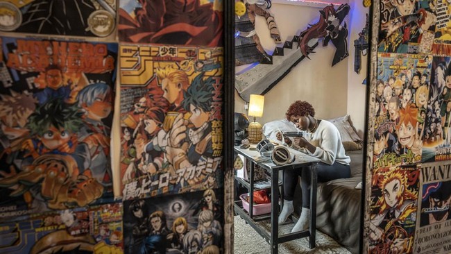Cosplayer Yvonne Chockey crafts a mask for her cosplay ahead of the Otamatsuri convention at her home in Kutus on August 17, 2026. Enthusiasm for the cosplay world is growing in Kenya, where more than 4,000 people attended the Otamatsuri convention i