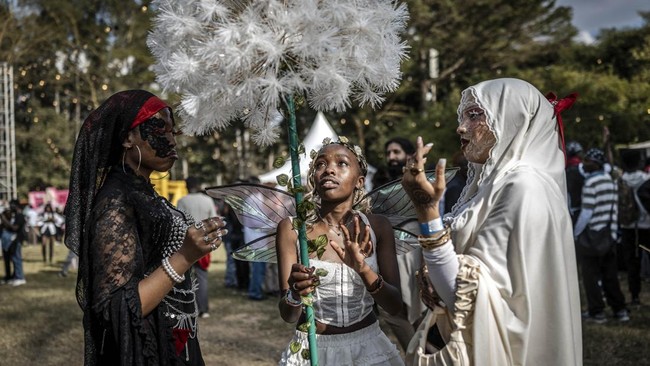 Cosplayers and Japanese culture fans discuss their outfits during the Otamatsuri convention in Nairobi on August 22, 2026. Enthusiasm for the cosplay world is growing in Kenya, where more than 4,000 people attended the Otamatsuri convention in the ca