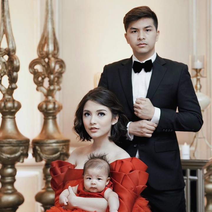 <p>Aktor Glenn Alinskie kembali membagikan momen romantis bersama istrinya Chelsea Olivia. Kali ini, Glenn mengunggah foto perjalanan 10 tahun Chelsea Olivia menjadi Bunda dari dua anak.&nbsp;(Foto: Instagram @glennalinskie)</p>
