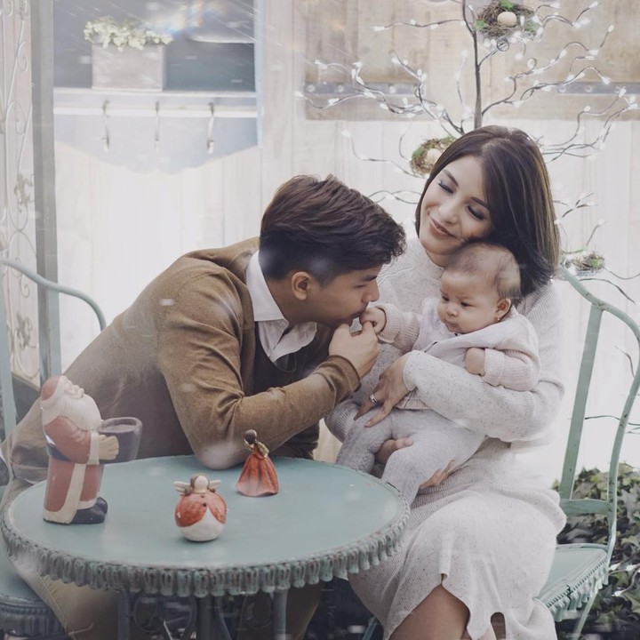 <p>Seperti diketahui, Chelsea Olivia memiliki dua anak dari pernikahannya dengan Glenn Alinskie. Anak pertama pasangan ini, Nastusha Olivia Alinskie, lahir pada 9 September 2016. Sementara itu, anak kedua mereka, Dante Oliver Alinskie, lahir pada 20 Oktober 2020. (Foto: Instagram @glennalinskie)</p>