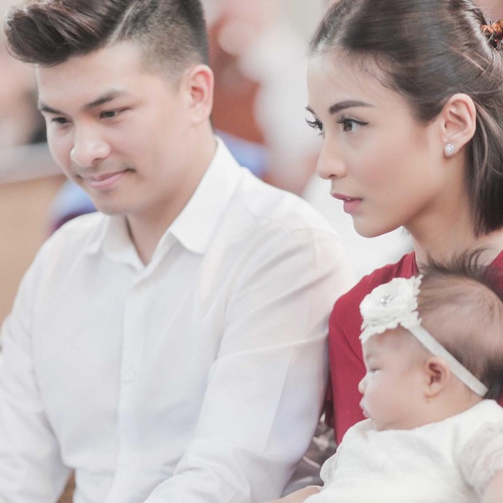 <p>Glenn secara khusus mengungkap suka dan duka perjalanan yang Chelsea lalu selama menjadi seorang Bunda. Pria 37 tahun ini mengaku bangga dengan sang istri yang telah berhasil melaluinya. "Perjalanan yang kita lalui bersama ini sungguh penuh dengan berkah... segala kebahagiaan, kekhawatiran, malam-malam tanpa tidur, tawa, momen-momen yang membanggakan, serta pelukan hangat... Aku sangat bangga dengan sosokmu sebagai seorang ibu dan bersyukur atas cinta, kekuatan, serta perhatian yang kau berikan kepada keluarga kita setiap hari," ungkap Glenn. (Foto: Instagram @glennalinskie)</p>