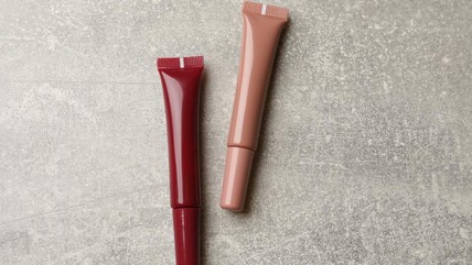 5 Rekomendasi Lip Product dalam Kemasan Squeeze Tube yang Praktis Digunakan