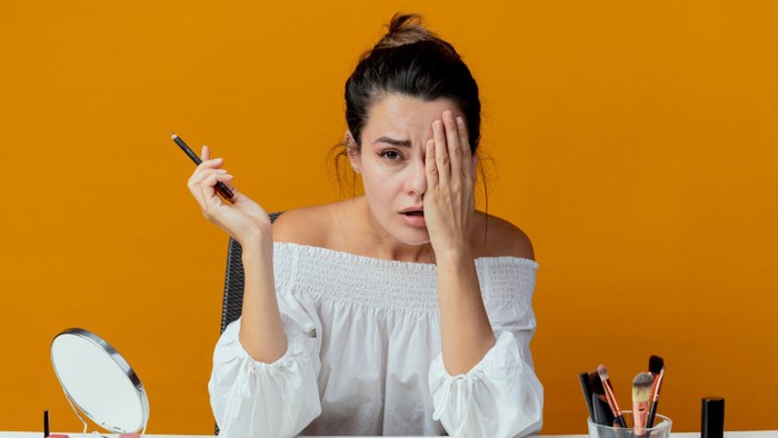 Hindari 4 Kesalahan yang Bikin Makeup Terlihat Tua