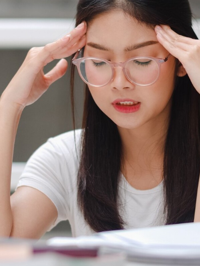 Pikiran yang terlalu penuh dapat membuat kamu kehilangan motivasi sekaligus kesulitan berkonsentrasi dan mengingat berbagai hal sederhana.
