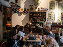Iran Perkuat Kendali Atas Ruang Sosial, Termasuk Kafe