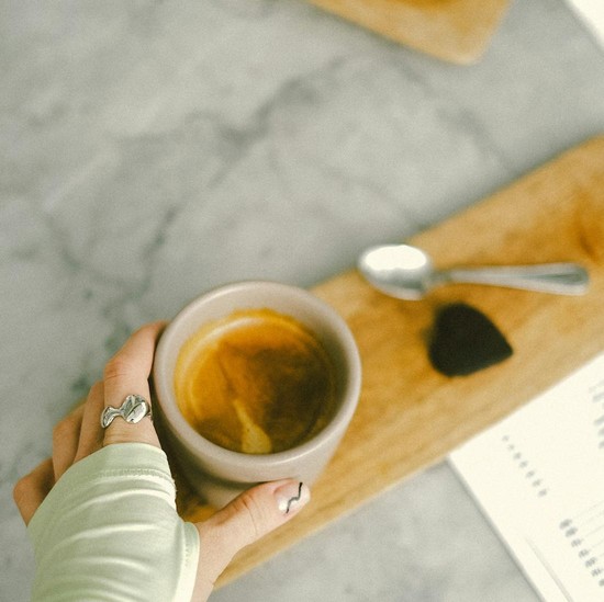 Kapan Waktu Terbaik Minum Kopi Setelah Bangun Tidur?