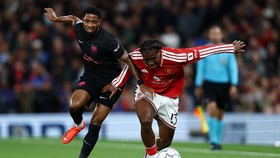 Soccer Football - UEFA Champions League - Manchester United v Sabah - Old Trafford, Manchester, Britain - September 10, 2026 Manchester United's Patrick Dorgu in action with Sabah's Kaheem Parris Action Images via Reuters/Lee Smith