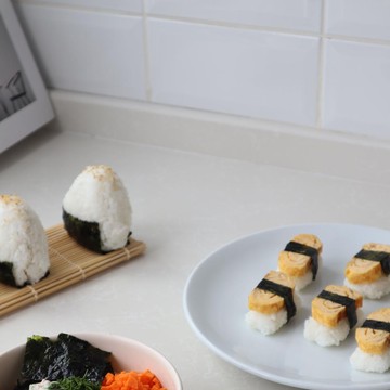 3 Perbedaan Sushi dan Onigiri yang Belum Banyak Orang Tahu