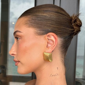 4 Gaya Rambut yang Bikin Tetap Adem dan Stylish di Tengah Cuaca Panas