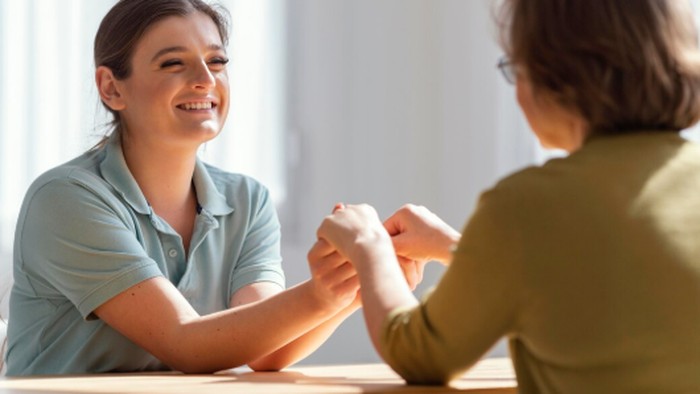 Orang yang lahir pada tanggal 2 dikenal memiliki empati dan kepekaan emosional yang tinggi. Menurut numerologi, karakter tersebut membuat mereka mudah memahami perasaan orang lain dan terdorong untuk membantu tanpa pamrih./ Foto: magnific.com