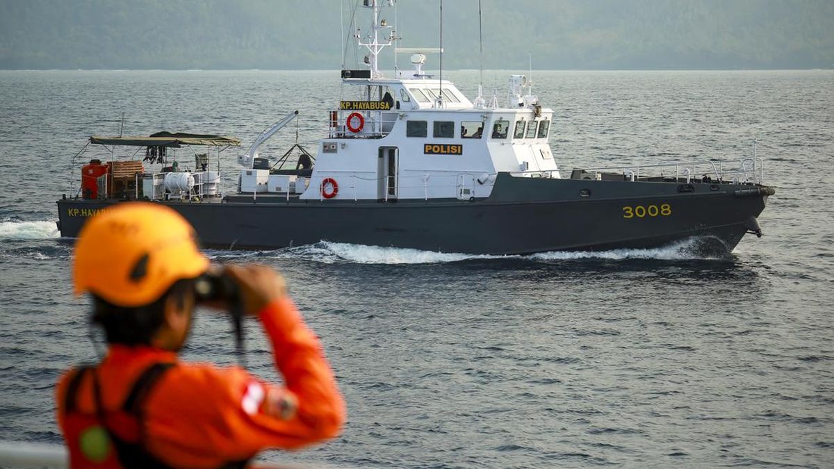 FOTO: 5 Jurnalis Hilang hingga Kapal Virgo Terbalik di Laut Jawa
