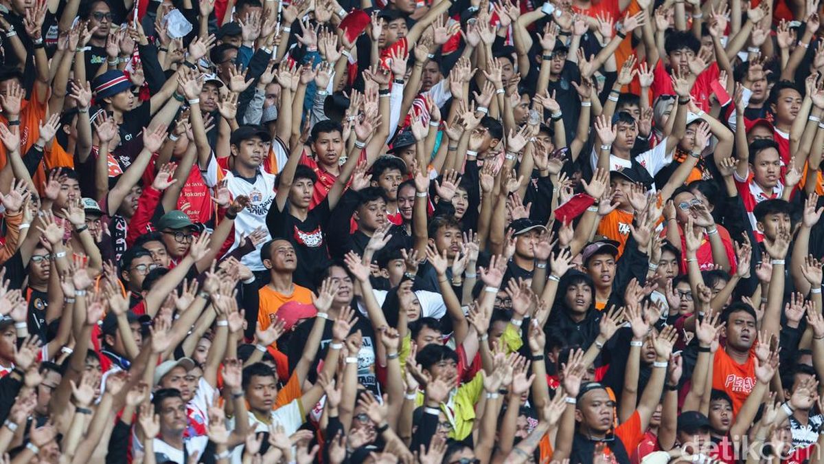 Ilustrasi berita Olahraga: Bung Ferry Sarankan The Jakmania Tidak Banding Sanksi Komdis PSSI