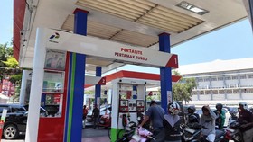 PT Pertamina Patra Niaga terus melakukan tindak lanjut untuk mengoptimalkan pelayanan BBM kepada masyarakat di Kota Makassar. Salah satu langkah yang dilakukan melalui Penyesuaian konfigurasi kapasitas pelayanan dan penambahan nozzle BBM Subsidi 12 S