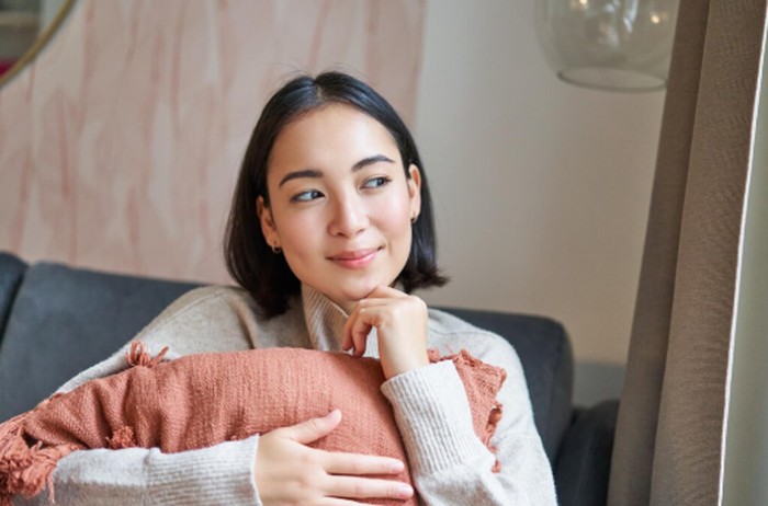 Mantra sederhana dapat membantu mengalihkan fokus dari penilaian orang lain kembali kepada diri sendiri. Menurut ahli, mantra akan lebih bermakna jika tidak sekadar diucapkan, tetapi benar-benar dihayati dan dirasakan./ Foto: magnific.com/benzoix