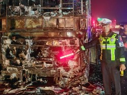 Bus Tunas Muda Hangus Terbakar di Tol Batang
