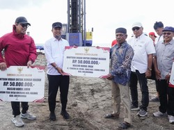 Gubernur Sulsel Serahkan Bantuan Keuangan Rp 17 M ke Pemkab Bulukumba