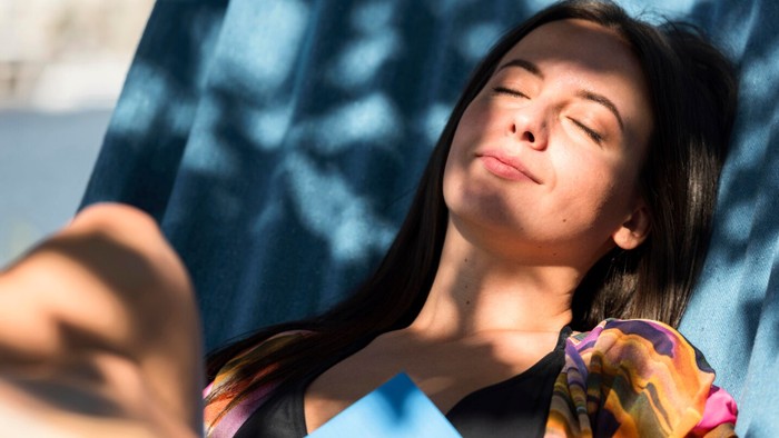 Jarang Kena Matahari? Kenali Peran Vitamin D dan Cara Mendapatkannya