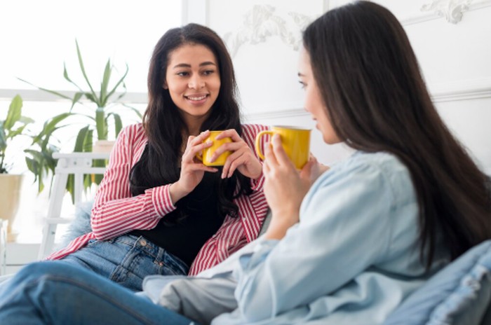 Orang yang lahir pada tanggal 16 cenderung ingin mengetahui cerita secara lengkap, termasuk siapa, kapan, dan bagaimana kejadiannya. Mereka sulit merasa puas jika masih ada bagian cerita yang belum jelas./ Foto: magnific.com