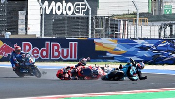Sorotan Dunia Olahraga CNN Sport : Hasil Moto2 San Marino: 3 Pembalap Terdepan Kecelakaan, Mario Finis 22