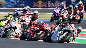 MotoGP - San Marino Grand Prix - Misano World Circuit Marco Simoncelli, Misano, Italy - September 13, 2026 Aprilia Racing's Marco Bezzecchi and Ducati Lenovo Team's Marc Marquez in action during the MotoGP race REUTERS/Jennifer Lorenzini