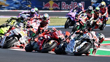 Berita Panas dari Dunia Sport CNN : Momen Marco Bezzecchi Kecelakaan di Lap 1 MotoGP San Marino