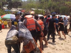 4 Wisatawan Hanyut Terseret Ombak Pantai Jungwok Gunungkidul Saat Asyik Foto