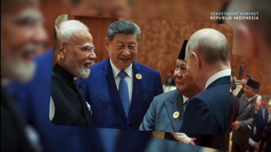 Presiden RI Prabowo Subianto berbincang hangat dengan sejumlah pemimpin bumi di sela-sela Konferensi Tingkat Tinggi BRICS ke-18 di New Delhi, India, Sabtu (12/9/2026). (Dok. Muchlis Jr - Biro Pers, Media, dan Informasi Sekretariat Presiden)