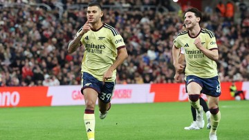 Update Eksklusif Olahraga CNN : FOTO: Arsenal Masih Sempurna di Awal Musim