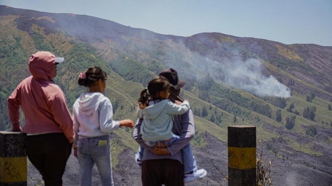 Api Karhutla Bromo Merembet ke Jalan Raya Malang-Lumajang