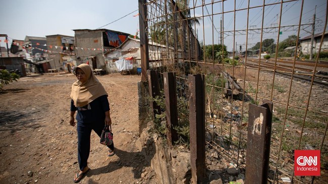 Gubernur DKI Jakarta Pramono Anung Wibowo menargetkan proyek pembangunan Akses Jalan Sejajar Rel di kawasan Pasar Minggu, Jaksel, rampung pada 2027.