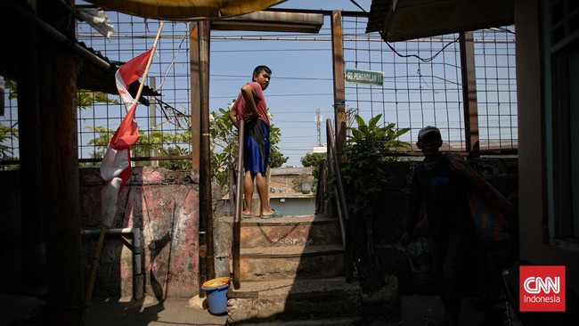 Gubernur DKI Jakarta Pramono Anung Wibowo menargetkan proyek pembangunan Akses Jalan Sejajar Rel di kawasan Pasar Minggu, Jaksel, rampung pada 2027.