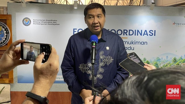 Menteri Perumahan dan Kawasan Permukiman (PKP) Maruarar Sirait mengungkapkan program gentengisasi bakal segera dimulai pada Oktober sampai November dengan menyerap sebanyak 2,5 juta genteng.