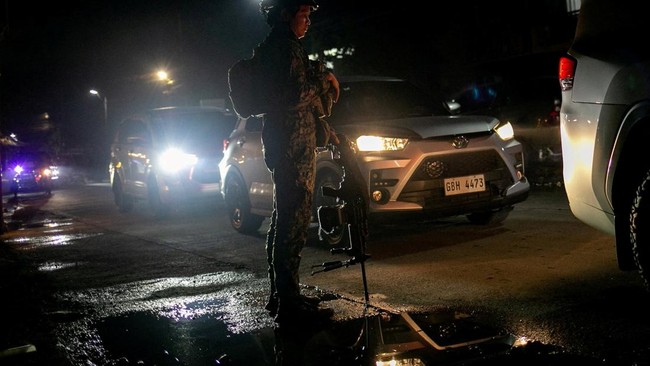 Police conduct security checks, a day before the first parliamentary elections of the Bangsamoro Autonomous Region in Muslim Mindanao (BARMM), in Cotabato City, Philippines, September 13, 2026. REUTERS/Manman Dejeto