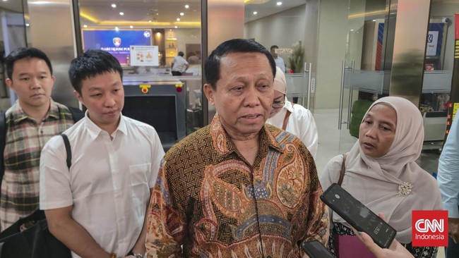 Kuasa hukum Erick, Irjen (Purn) Hapsoro Wahyu mengklaim kliennya selama ini pergi ke Singapura karena menjalani perawatan sakit kanker usus yang diderita.Ia memastikan seluruh proses pengobatan itu tercatat dan bisa dibuktikan dari rekam medis rumah 