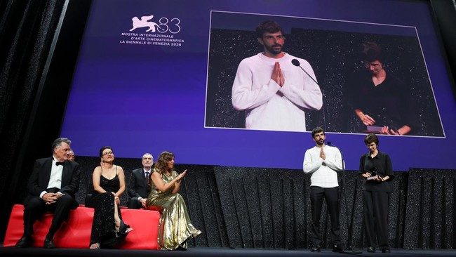 Directors Yuval Abraham and Rachel Szor receive the Special Jury Award for