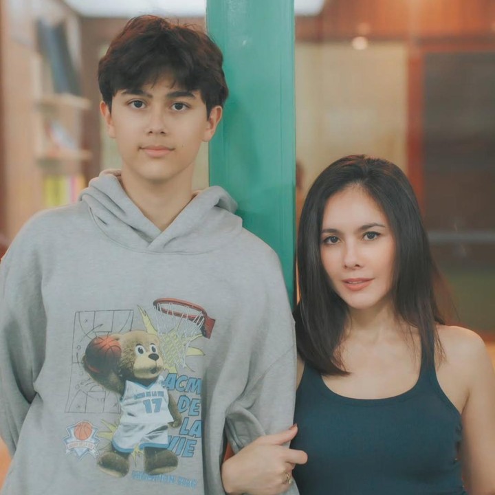 <p>Jeremiah Alric Dimitri atau akrab disapa Alric merupakan anak bungsu artis Wulan Guritno dari pernikahannya yang berakhir cerai dengan Adilla Dimitri. Alric yang lahir pada 18 November 2011 ini sudah berusia 14 tahun, Bunda. Di usia yang sudah memasuki masa remaja, Alric tumbuh menjadi pria yang tampan. (Foto: Instagram @wulanguritno)</p>