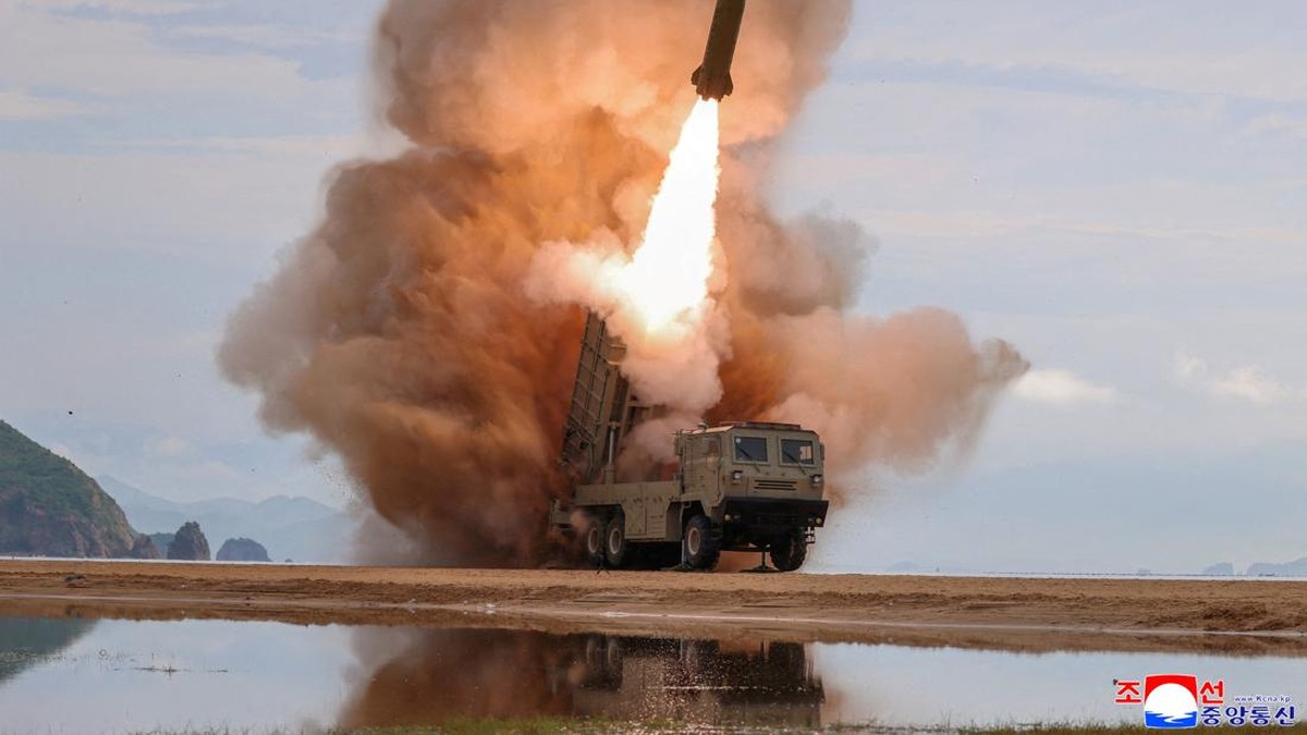 Asia Siaga Perang, Korut Mendadak Luncurkan Roket-Rudal Balistik