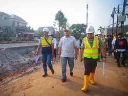 Perkuat Pengendalian Banjir, Pemkot Tangsel Bangun Turap 204 Meter