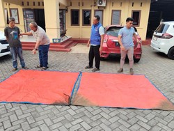 Polisi: Terpal yang Ditemukan Tim SAR Bukan dari Kapal Rombongan Jurnalis