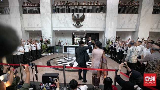 Presiden Prabowo Subianto menunjuk Suahasil Nazara sebagai Menteri Keuangan menggantikan Purbaya Yudhi Sadewa, Senin (14/9/2026). Suahasil sebelumnya menjabat sebagai Wakil Menteri Keuangan dan kini dipercaya memimpin Kementerian Keuangan dalam sisa