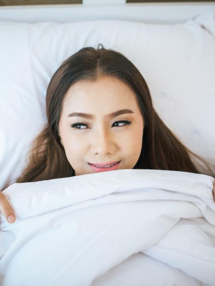 Mereka juga sangat protektif pada diri mereka sendiri. Berlindung di bawah selimut dan ruangan dingin saat tidur dapat mengatasi rasa tidak aman yang mereka rasakan.
