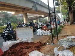 Jalan Lenteng Agung Arah Pasar Minggu Macet Imbas Proyek Galian