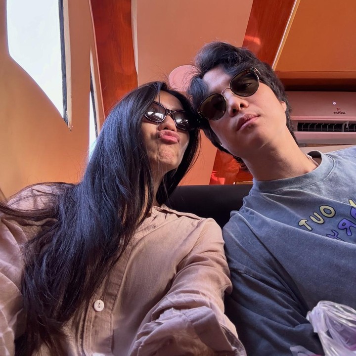 <p>Pasangan Rachel Chia dan Dikta resmi menikah pada 16 Agustus 2026. Setelah resmi menikah, Rachel membagikan potret liburannya dengan sang suami di Instagram, Bunda. Perempuan 26 tahun ini memilih untuk liburan romantis di pantai usai resmi menikah. (Foto: Instagram @rchelcia)</p>