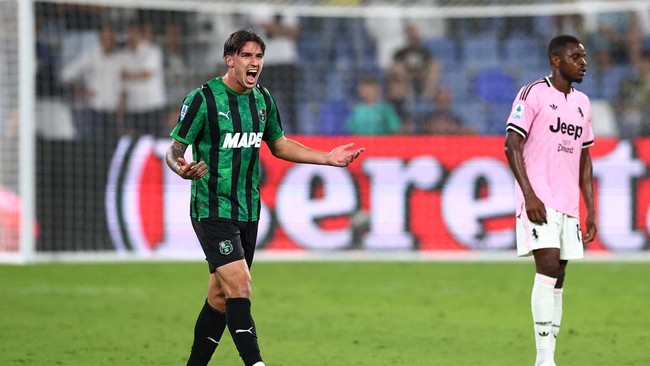 Soccer Football - Serie A - U.S. Sassuolo v Juventus - Mapei Stadium - Citta del Tricolore, Reggio Emilia, Italy - September 13, 2026 U.S. Sassuolo's Kieron Bowie celebrates scoring their second goal REUTERS/Guglielmo Mangiapane