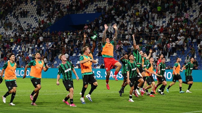 Soccer Football - Serie A - U.S. Sassuolo v Juventus - Mapei Stadium - Citta del Tricolore, Reggio Emilia, Italy - September 13, 2026 U.S. Sassuolo players celebrate after the match REUTERS/Guglielmo Mangiapane     TPX IMAGES OF THE DAY