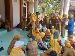 Guru PPPK Paruh Waktu di Dompu Belum Digaji Sejak Dapat SK Akhir 2025