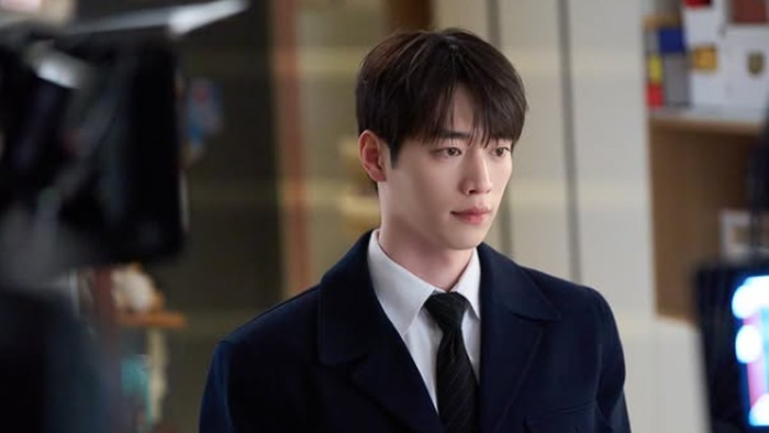 6 Rekomendasi Drama Korea yang Dibintangi Aktor Tampan Seo Kang Joon