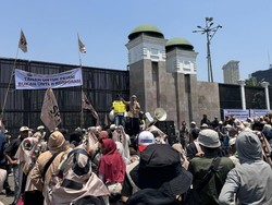 Massa Petani Demo di Depan DPR, Dorong RUU Reforma Agraria Segera Disahkan