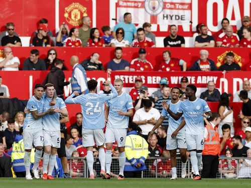 Soccer Football - Premier League - Manchester United v Manchester City - Old Trafford, Manchester, Britain - September 13, 2026 Manchester City's Erling Haaland celebrates scoring their first goal with Josko Gvardiol and teammates following a VAR rev